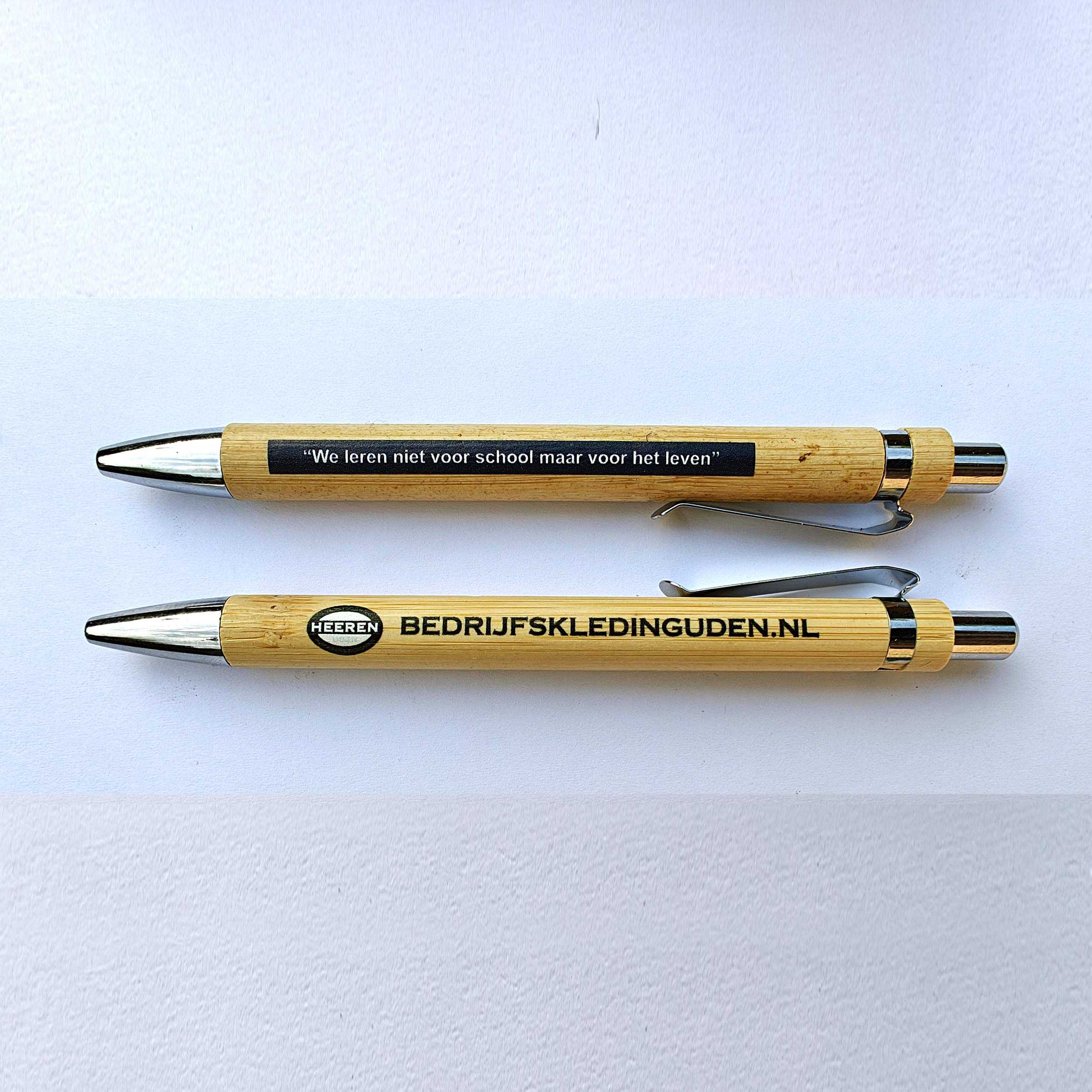 Bamboe pen zwart schrijvend